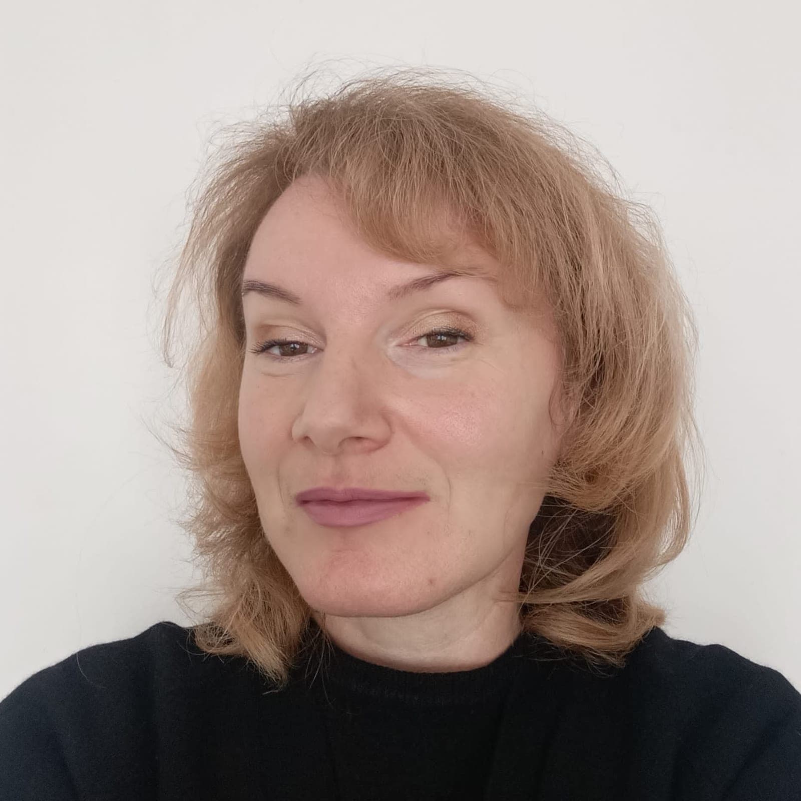 Olga — Strzyżenie i stylizacja, Pracownia Włosa i Wnętrza